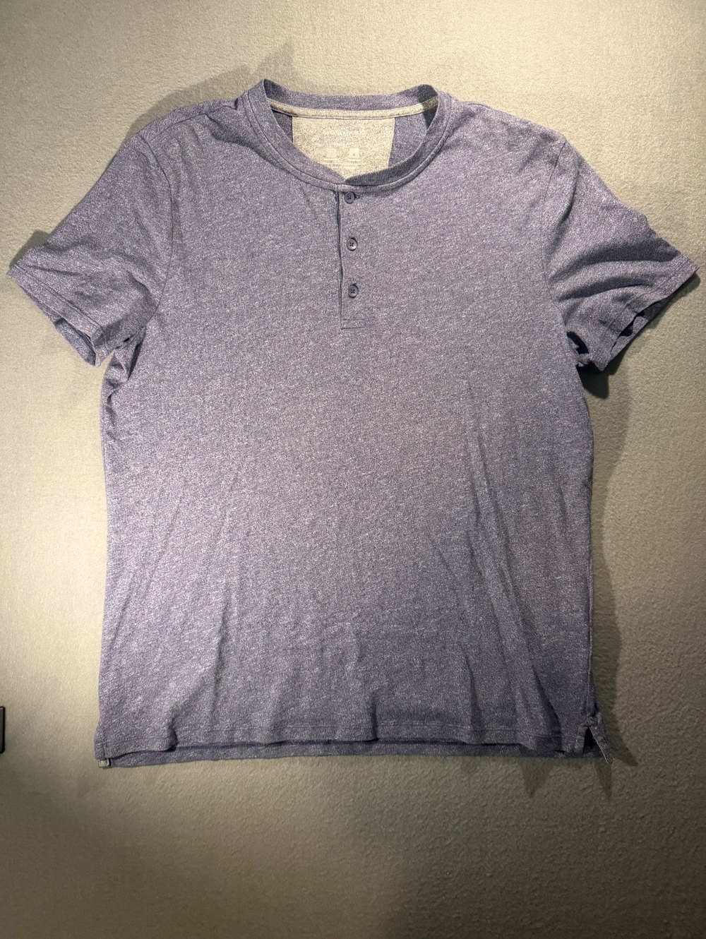 Banana Republic Quick Dry Heathered Purple Henley T-Shirt Size L